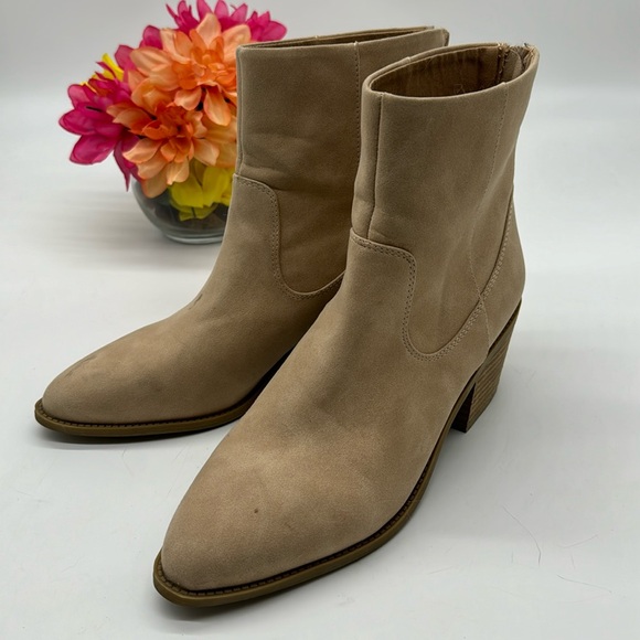 DV by Dolce Vita Shoes - DV Dolce Vita Tan Cowboy Boots Size 10 MCA7255E